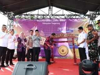 Bupati Tangerang Maesyal Rasyid buka Gema Rakyat Festival UMKM 2025 di Pagedangan untuk dorong ekonomi rakyat dan produk lokal.