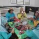 Warga RW 10 Villa Tangerang Indah kelola sampah mandiri, ubah organik jadi kompos & anorganik jadi kerajinan, kurangi TPA.