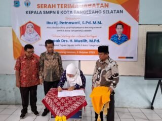 Haru mewarnai lepas sambut SMPN 6 Tangsel, Ratna purna tugas setelah 38 tahun, Muslih gantikan sebagai Plt kepala sekolah.