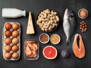 Vitamin B12 penting untuk energi dan kesehatan saraf. Ketahui sumber, fungsi, serta cara menjaga kandungannya dalam makanan.