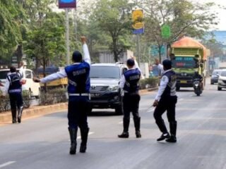 Pemkot Tangerang perketat pengawasan truk berat di enam titik pantau untuk jaga keamanan dan kenyamanan warga kota.