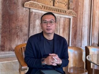 Pemerintah keluarkan Perpres PSEL 2025 untuk ubah sampah jadi energi. WALHI kritik karena bisa dorong produksi sampah lebih banyak.