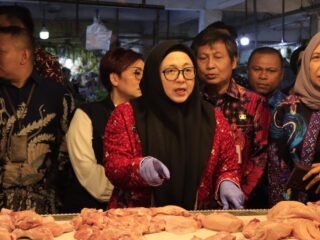 Wabup Tangerang Intan Nurul Hikmah pantau harga dan keamanan pangan di Pasar Gudang Tigaraksa bersama Dinkes dan BPOM.