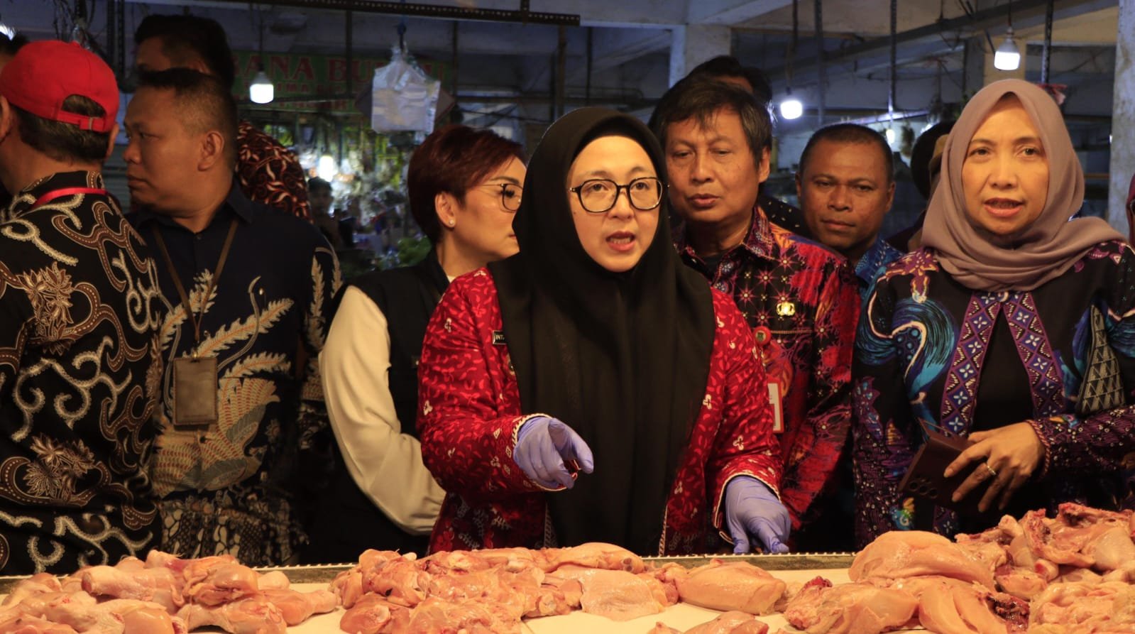 Wabup Tangerang Intan Nurul Hikmah pantau harga dan keamanan pangan di Pasar Gudang Tigaraksa bersama Dinkes dan BPOM.
