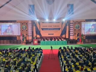 Ratusan mahasiswa IAILM Suryalaya diwisuda dengan pesan moral dan spiritual TQN, siap mengabdi untuk umat dan bangsa.