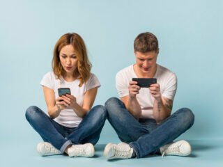 Tren gamer Indonesia 2025: gaya bermain pria vs wanita, pengeluaran game, dan peluang brand di ekosistem gaming.