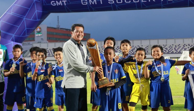 Bupati Tangerang resmi menutup GMT Cup 2025, 64 tim U-10 & U-12 se-Jabodetabek unjuk bakat di Indomilk Arena.