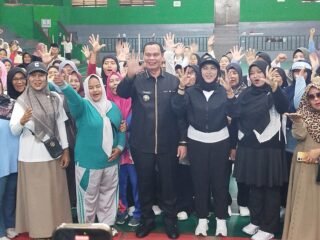 Ratusan Nini-nini Tumplek di Alun-alun, Ikuti Senam PKK Kota Serang