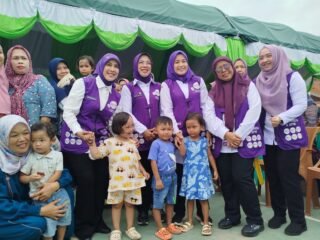 Tak Hanya Mengurusi Kesehatan, Tinawati Andra Soni–Arfina Rustandi Dongkrak 6 SPM Posyandu di Kota Serang
