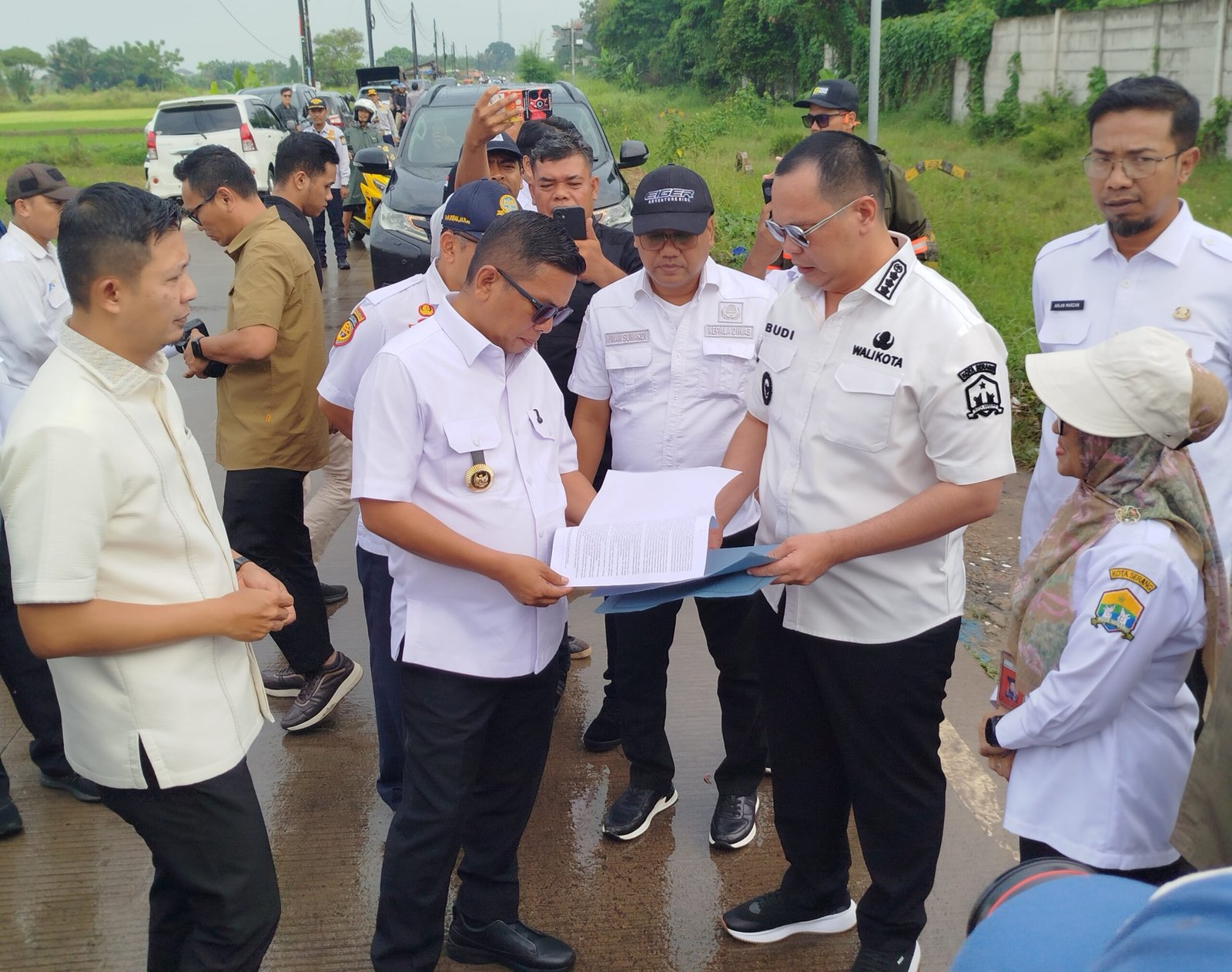 Gubernur Banten Andra Soni bersama Wali Kota Serang Budi Rustandi meninjau persiapan pembangunan flyover Unyur-Kaligandu dengan detail pembangunan sepanjang 280meter dan lebar 9 meter