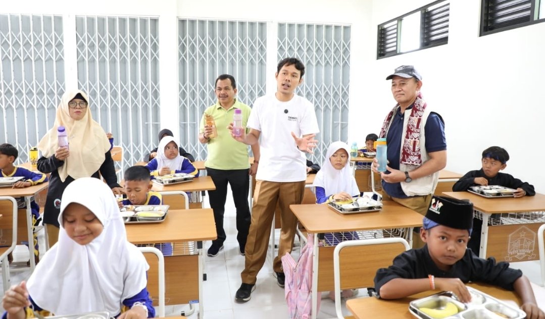 Wakil Wali Kota Serang Nur Agis Aulia saat mensosialisasikan bahaya limbah plastik bagi lingkungan sekitar ke sekolah-sekolah di Kota Serang