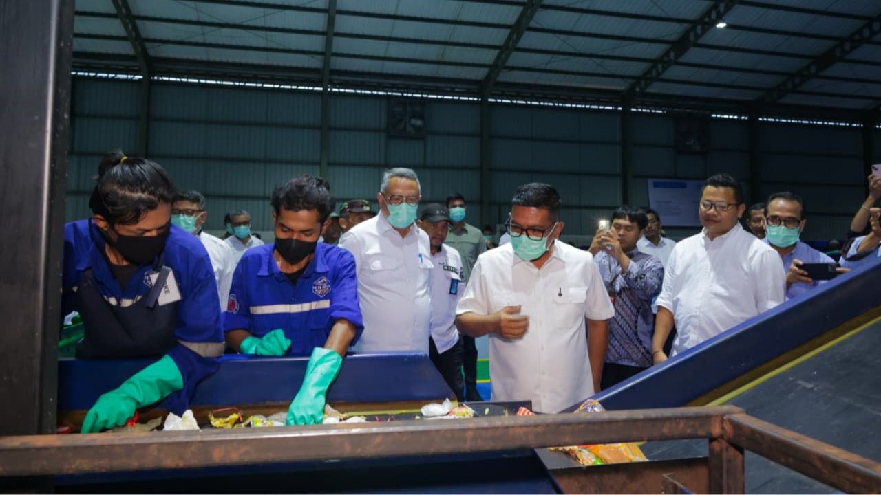 MRF Bintaro Jaya diresmikan Pemkot Tangsel dan Pemprov Banten untuk memperkuat pengolahan sampah modern dan mengurangi beban TPA.