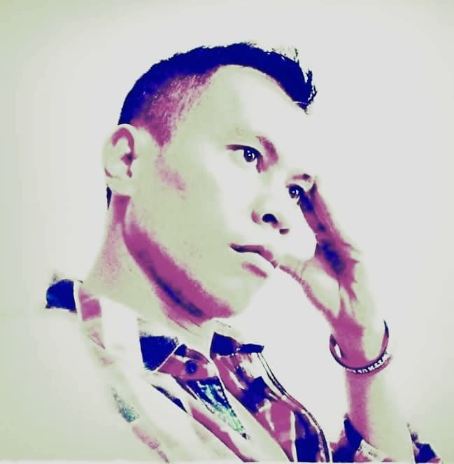 Kesadaran manusia bergerak di tengah pengaruh masyarakat dan digital, membentuk identitas yang tidak sepenuhnya milik kita.