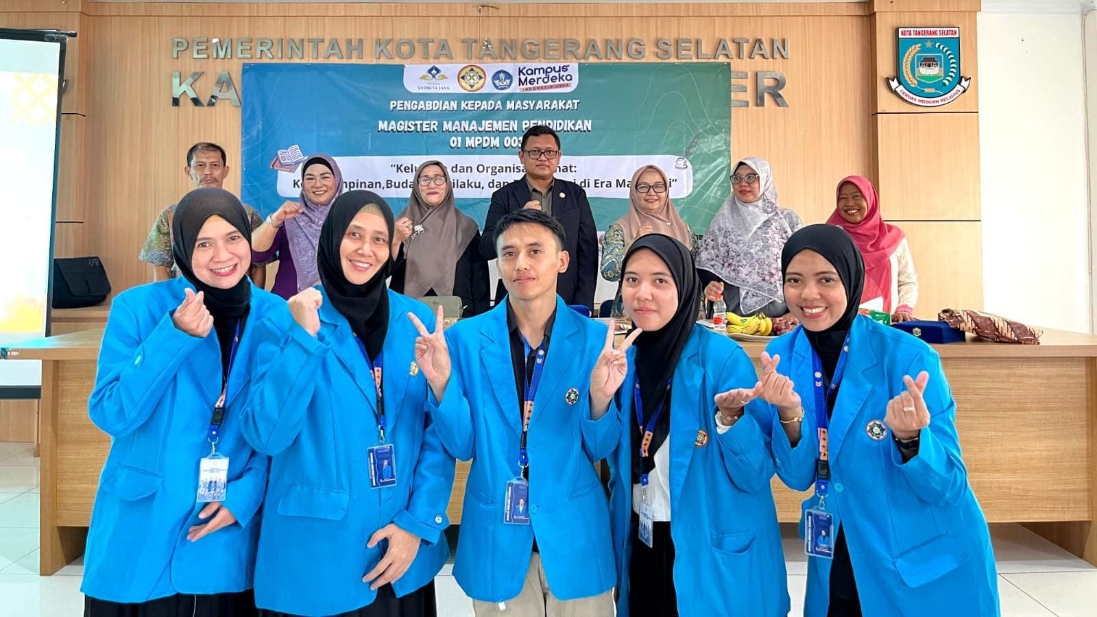 PKM Mahasiswa UNPAM di Ciater membekali warga dengan edukasi manajemen keluarga, keuangan, pola asuh, dan literasi digital.