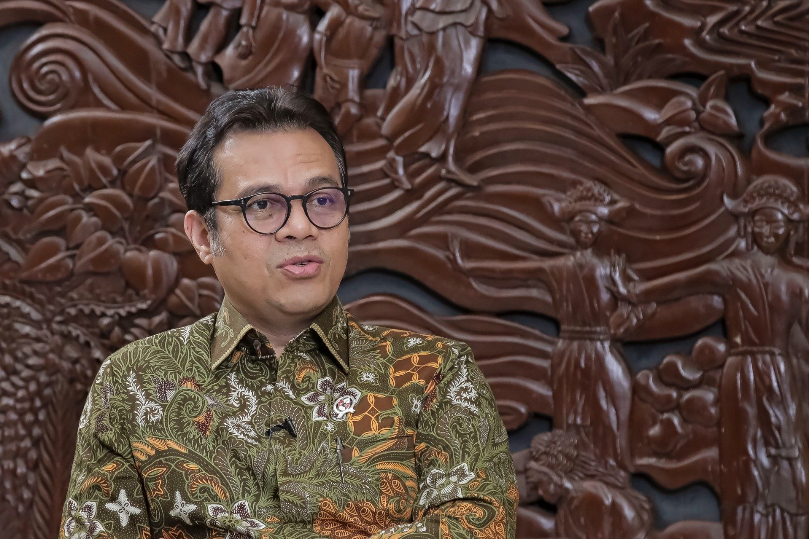 Komdigi siapkan Peta Jalan AI untuk kedaulatan teknologi Indonesia, dorong literasi digital dan talenta AI nasional.