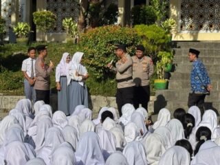 Upacara SMA Negeri 18 Tangerang ajak siswa lawan bullying, tanamkan empati, nilai Pancasila, dan lingkungan aman.