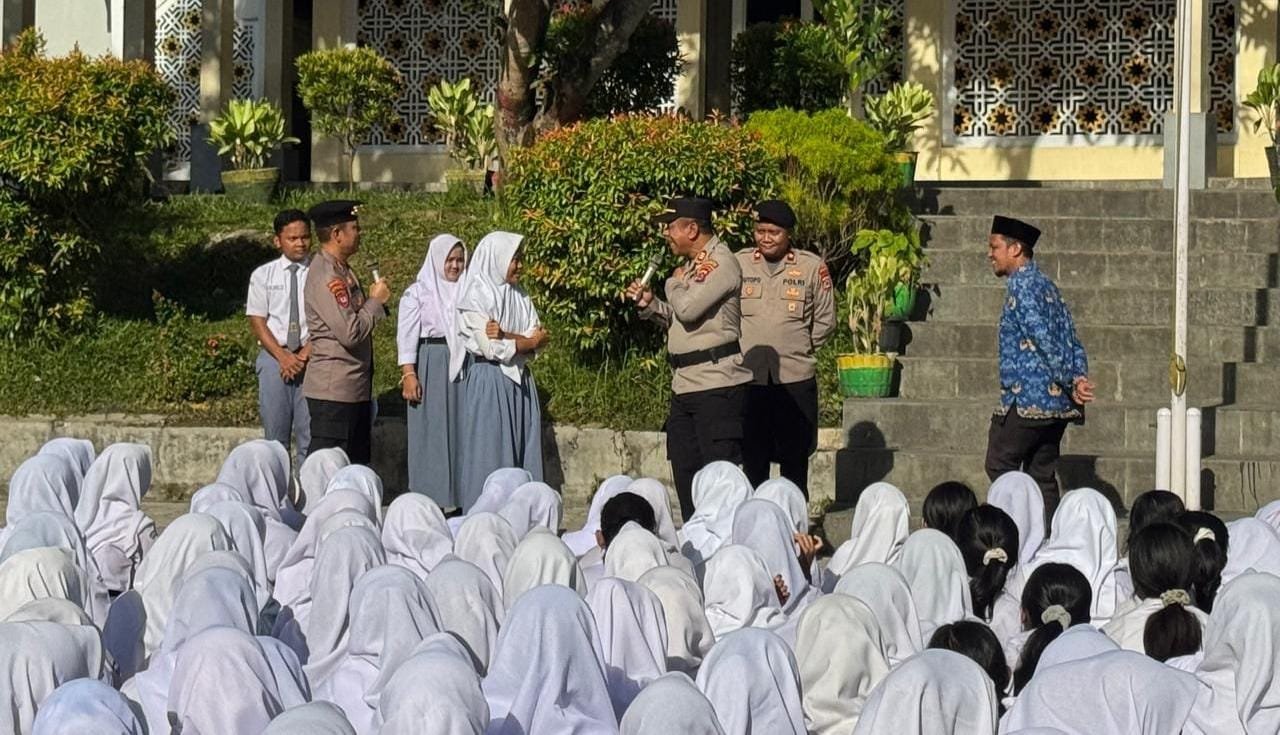 Upacara SMA Negeri 18 Tangerang ajak siswa lawan bullying, tanamkan empati, nilai Pancasila, dan lingkungan aman.