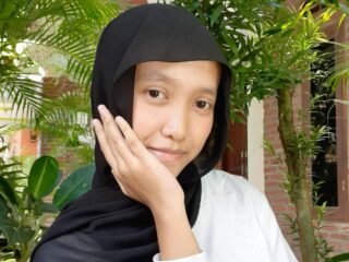 Menyelami pandangan Plato tentang cinta dalam Symposium: dari eros fisik hingga keindahan abadi dan kebijaksanaan.