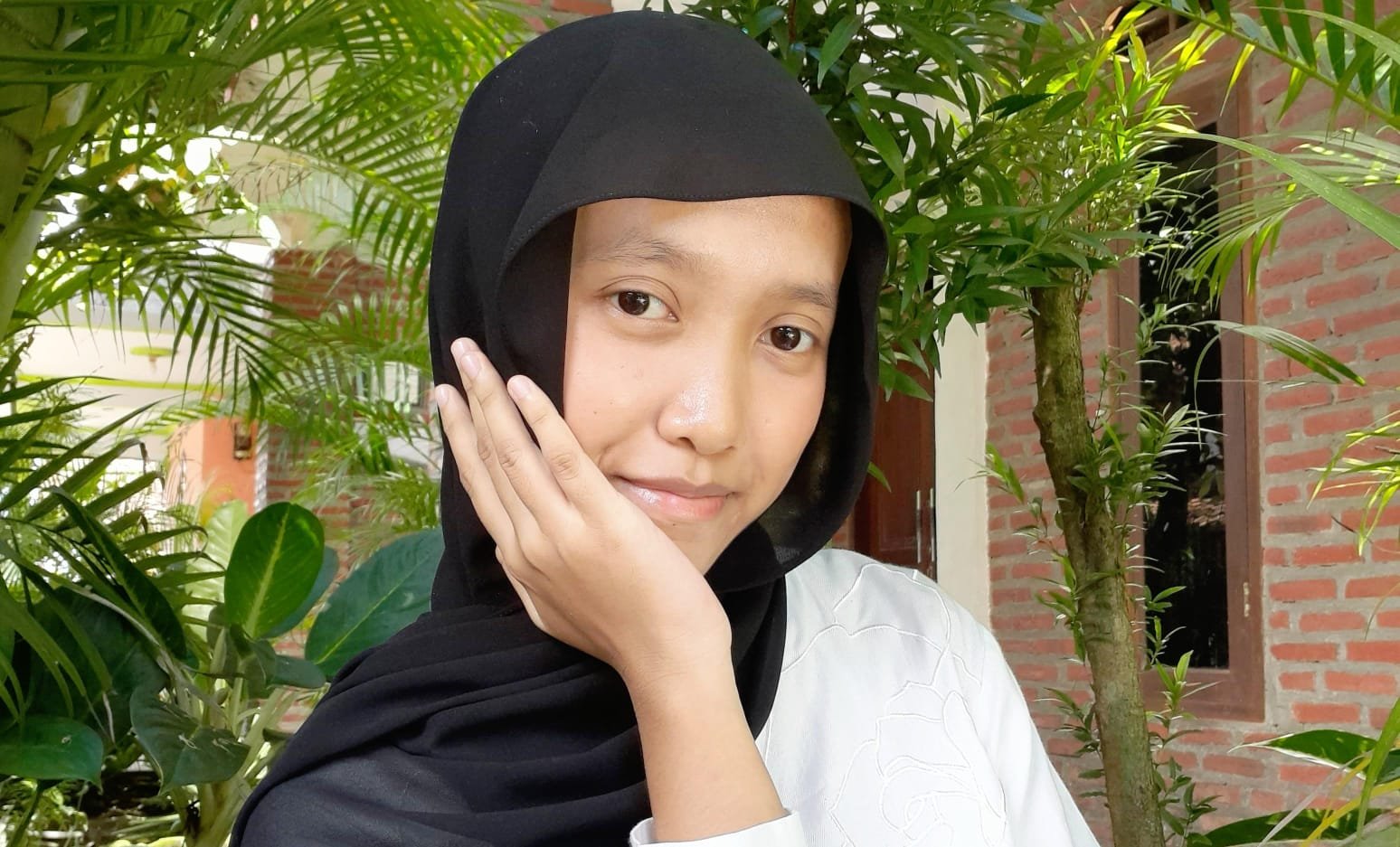 Menyelami pandangan Plato tentang cinta dalam Symposium: dari eros fisik hingga keindahan abadi dan kebijaksanaan.