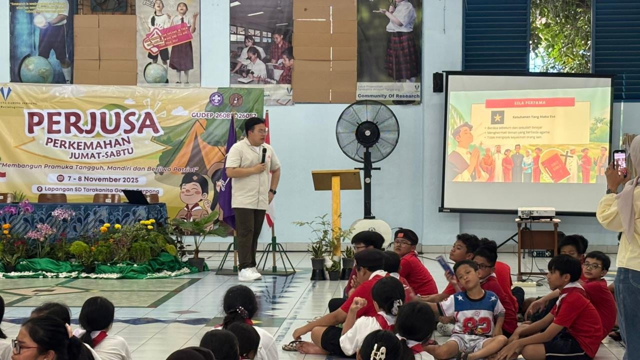 Abraham Garuda Laksono kembali ke SD Tarakanita Gading Serpong, memberi motivasi dan semangat kebangsaan bagi para siswa.