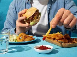 Dampak Buruk Junk Food: Ancaman Tersembunyi bagi Kesehatan Tubuh