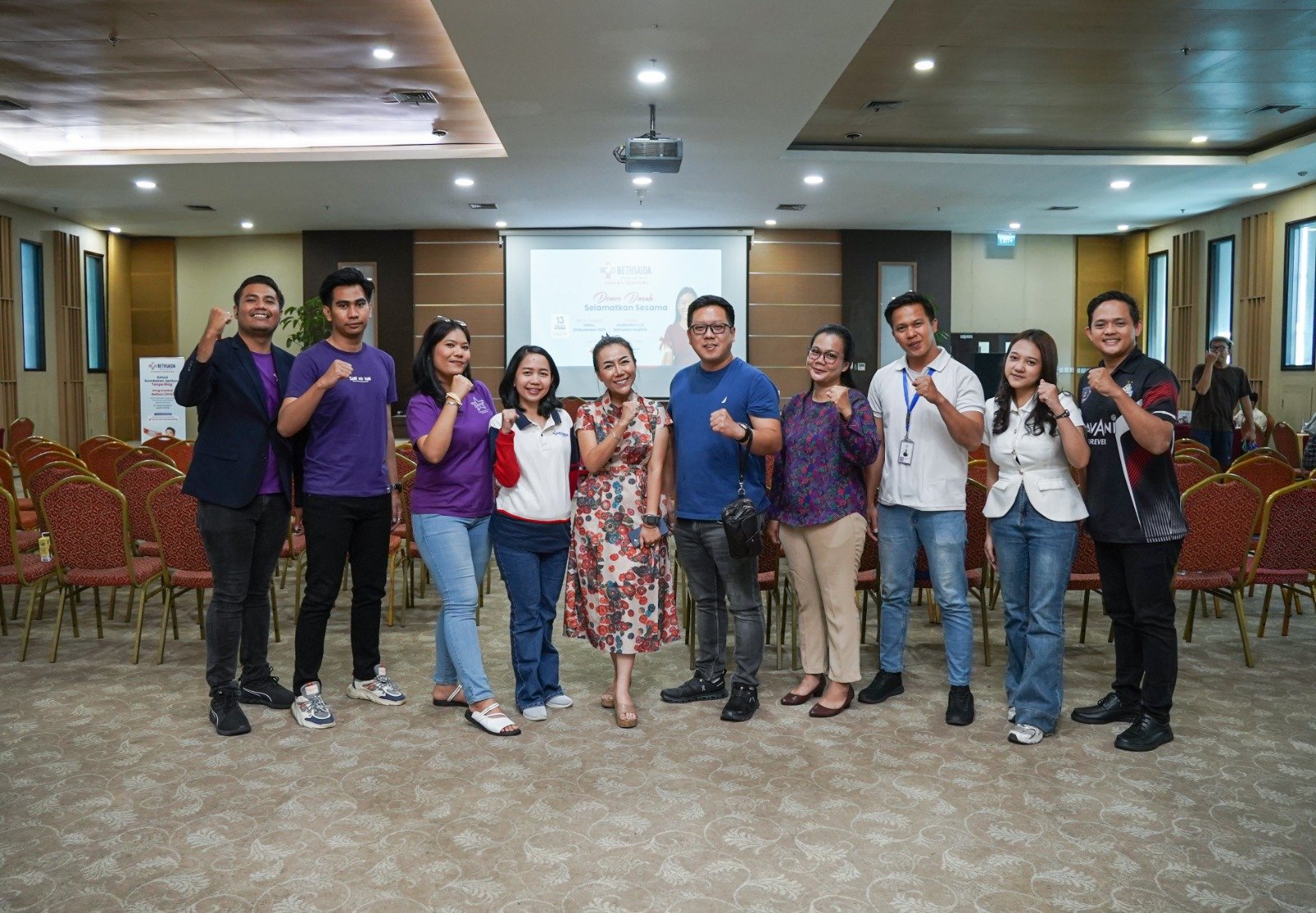 Aksi donor darah Fame Hotel Gading Serpong dan Bethsaida Hospital di HUT ke-13 sukses menarik 100 peserta demi membantu stok darah Tangerang.