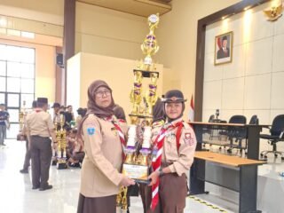 Kwarran Cisoka raih juara umum LKG Kwarcab Tangerang 2025, bukti pembinaan Pramuka yang solid dan berprestasi.