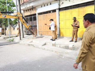 Atasi Banjir Tahunan, Bupati Tangerang Tinjau Normalisasi Gorong-Gorong di Villa Tangerang Elok