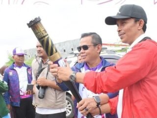 Kresek Serahkan Obor PORKAB VI ke Sukamulya, Semangat Sportivitas Terus Menyala