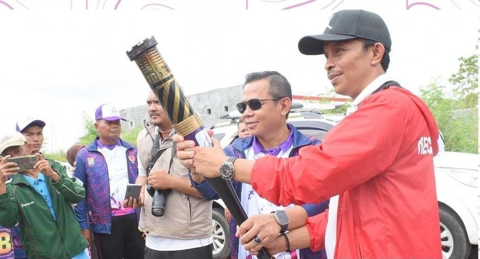Kirab Obor PORKAB VI Kabupaten Tangerang 2025 berjalan semarak, simbol semangat sportivitas dan persatuan antar kecamatan.