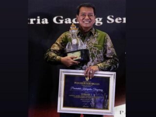 Pemkab Tangerang meraih Paritrana Award 2024 atas komitmen memperluas perlindungan jaminan sosial bagi pekerja rentan dan informal.