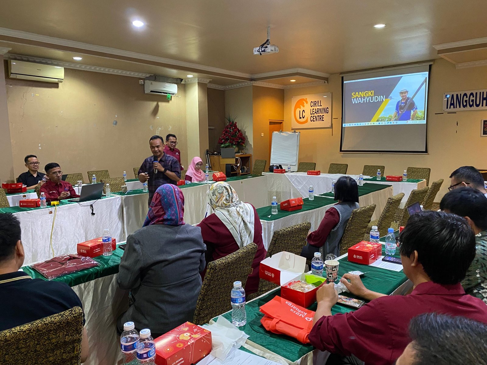 Workshop PLPN dan JMSI di Tangerang tingkatkan keterampilan jurnalistik HR, mulai dari etika pers hingga praktik penulisan berita.