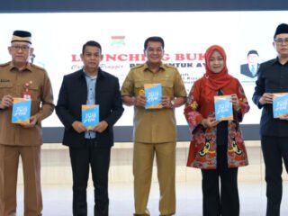 Bupati Tangerang Luncurkan Buku “Catatan Pinggir Pesan untuk Ayah”, Soroti Peran Ayah dalam Keluarga dan Masyarakat