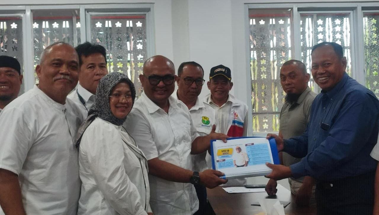 Tiga Bacalon Ketua KONI Tangsel: Mahludin, Hamka, Mursinah. Mahludin & Hamka berkas lengkap. Fokus Mahludin: Tangsel Juara.