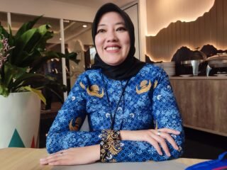 Pendapatan pajak Tangsel 2025 naik, BBB & BPHTB lampaui target. Bapenda intensifkan penagihan & diskon piutang hingga akhir tahun.