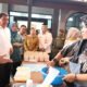 Pemkab Tangerang salurkan bantuan gizi bagi keluarga berisiko stunting melalui program DASHAT untuk mempercepat penurunan kasus stunting.