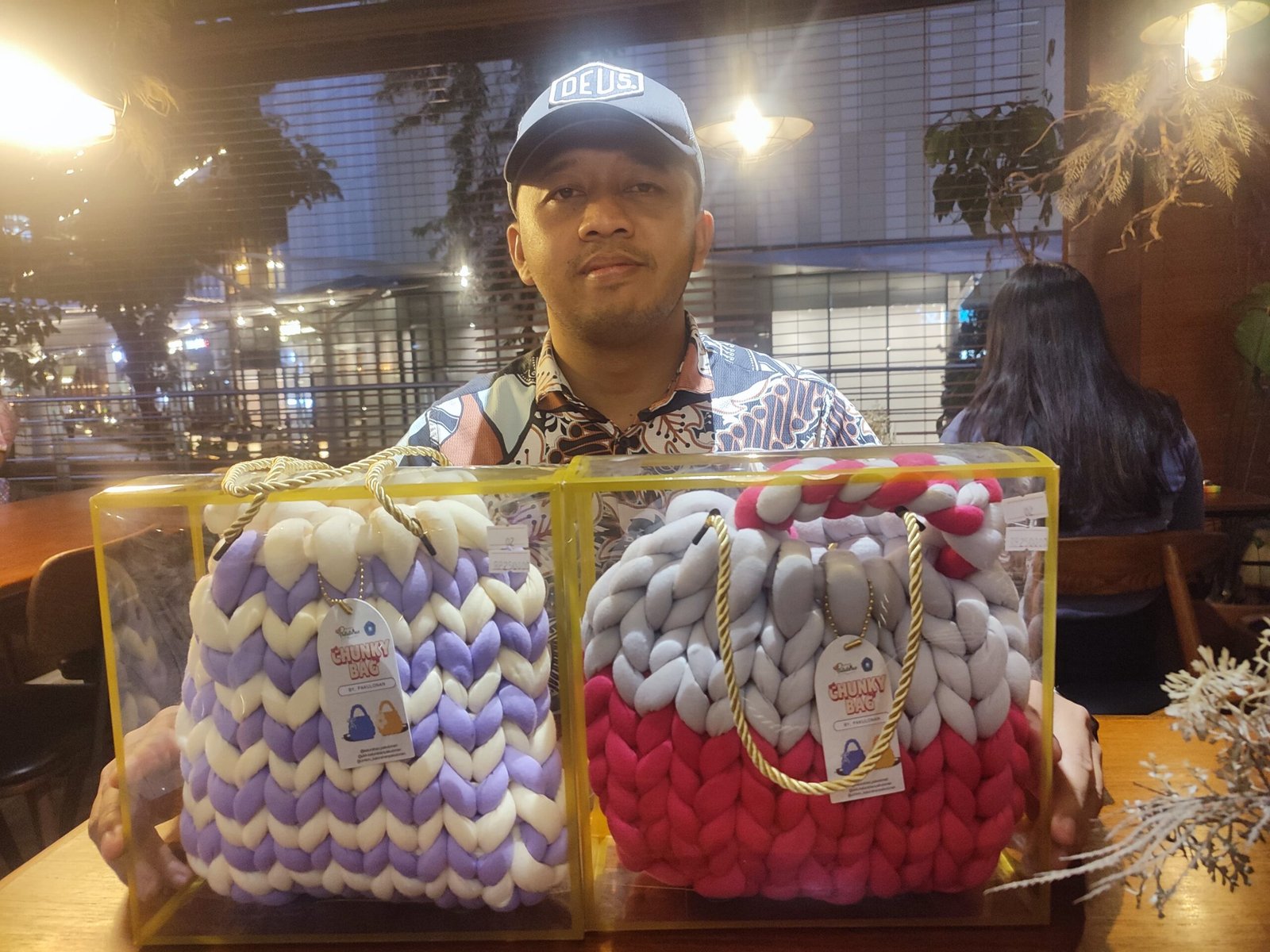 Chunky Bag buatan PKK Pakulonan jadi primadona Tangsel Art Festival 2025, terbuat dari velvet & katun, handmade, laris manis.