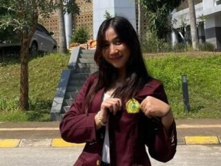 Refleksi kritis atas kericuhan demo di Kota Serang, ketika aspirasi rakyat kehilangan arah dan demokrasi diuji kedewasaannya.