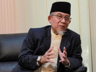 Kerusakan ekosistem adalah peringatan Al-Qur’an atas ulah manusia. Islam menawarkan solusi menjaga mizan dan amanah sebagai khalifah bumi.