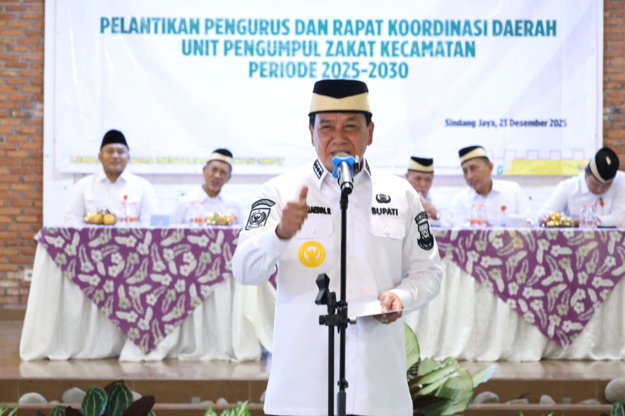 Bupati Tangerang Moch. Maesyal Rasyid melantik pengurus UPZ kecamatan 2025 dan membuka Rakorda guna optimalisasi pengelolaan zakat.