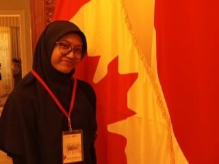 Bahasa Iklan Digital dan Tekanan Feminitas: Refleksi Terhadap Identitas Perempuan Muda Urban