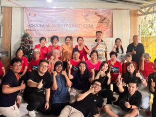 Bakti sosial Natal digelar Abraham Garuda Laksono bersama komunitas gereja dengan pengobatan gratis dan bantuan bagi lansia di Tangerang.