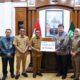 Bank Banten menyalurkan Rp112,4 juta kepada Pemprov Banten untuk membantu korban banjir Sumatera melalui program penggalangan dana.