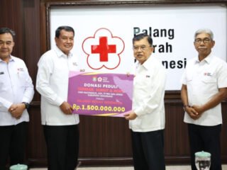 Pemkab Tangerang menyalurkan donasi Rp1,5 miliar melalui PMI untuk membantu korban banjir bandang dan longsor di Sumatera.