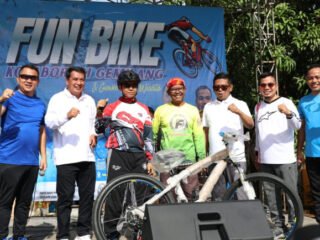 Bupati Tangerang dan Gubernur Banten membuka Fun Bike Kolaborasi Gemilang di Mauk untuk mendorong wisata desa dan UMKM.