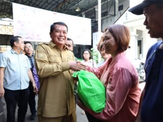 Jelang Natal dan Tahun Baru, Pemkab Tangerang Salurkan 1.000 Paket Sembako Murah di Citra Raya