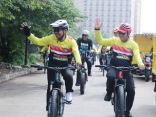 Pemkot Tangerang menggelar gowes dan penanaman pohon untuk menyambut Bulan Menanam Pohon Nasional serta meninjau pembangunan RSUD baru.