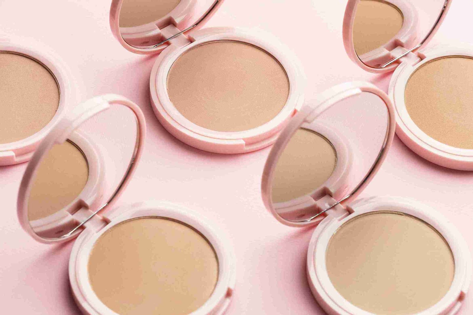 Desain cushion dan lipstik kian serupa di industri kosmetik. Di mana peran perlindungan desain industri dan dampaknya bagi merek?