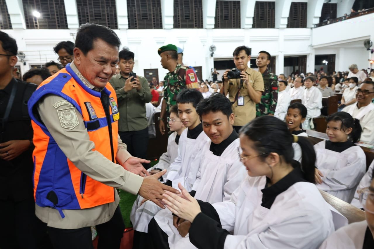 Bupati Tangerang memantau Malam Natal 2025 di sejumlah gereja untuk memastikan pengamanan Forkopimda berjalan aman dan kondusif.
