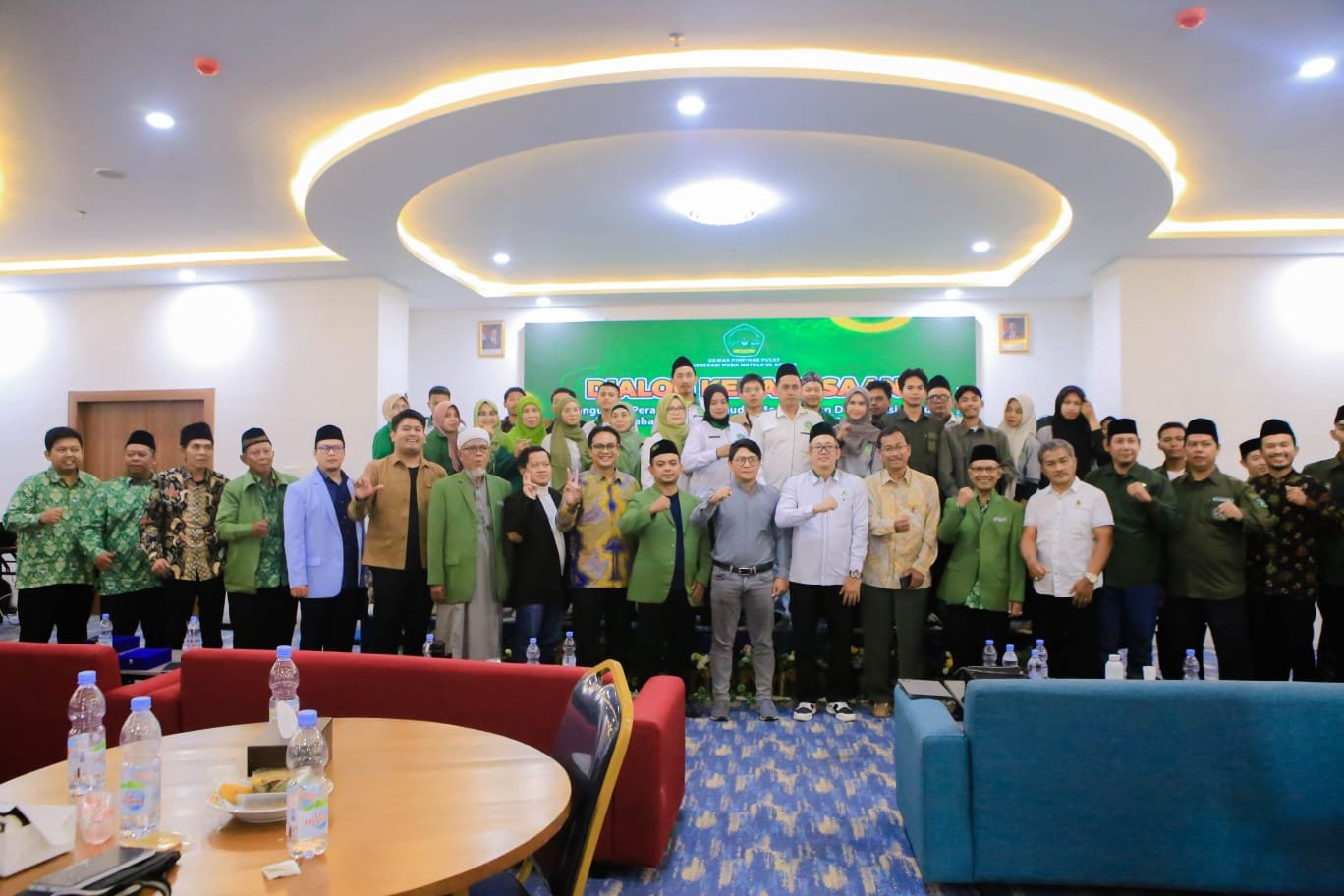 Pemuda Mathla'ul Anwar gelar Dialog Kebangsaan bahas demokrasi hijau dan ketahanan pangan menuju Indonesia Emas 2045 di Kota Tangerang.